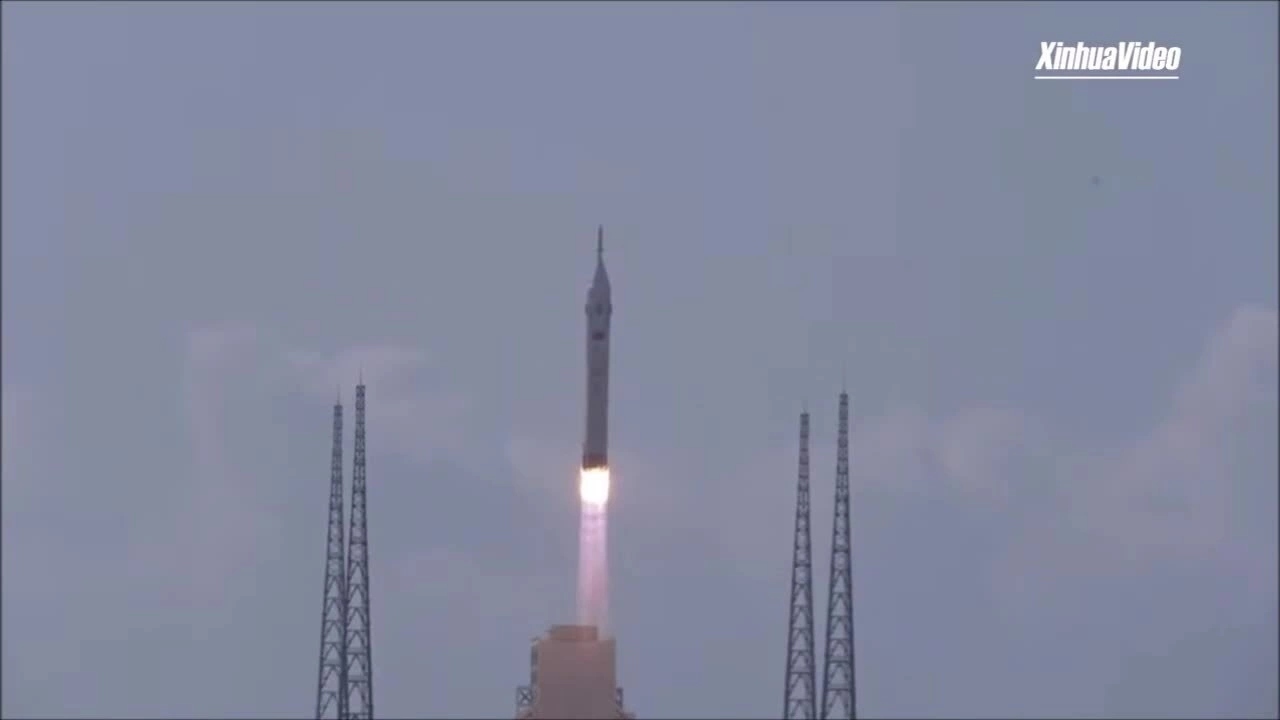 Trung Quốc thử nghiệm tên lửa và tàu Mặt Trăng